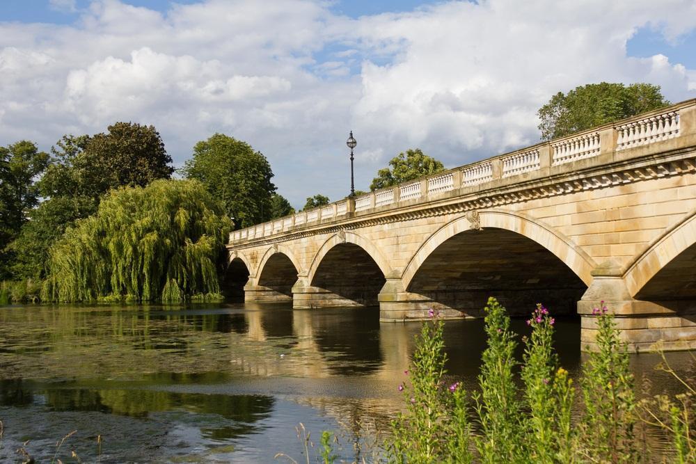 https://media-cdn.tripadvisor.com/media/attractions-content--1x-1/0b/27/56/16.jpg