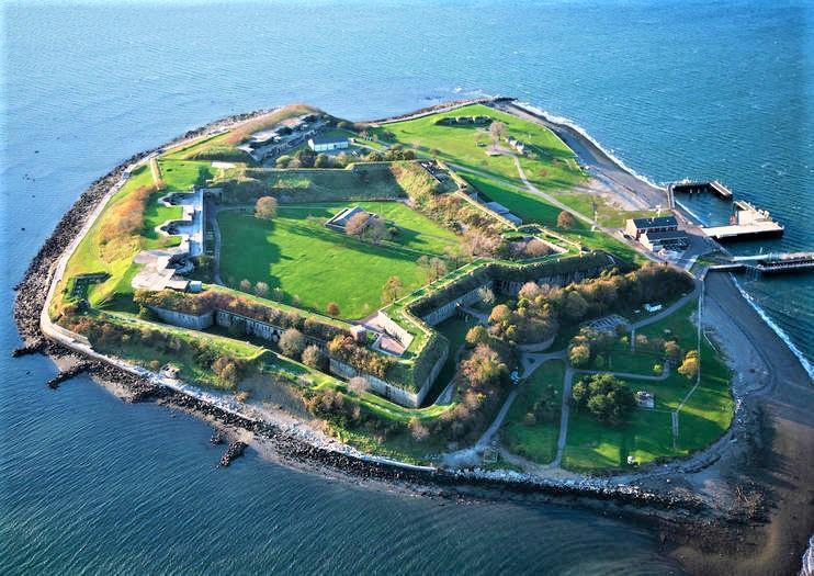 https://media-cdn.tripadvisor.com/media/attractions-content--1x-1/0b/27/56/5a.jpg