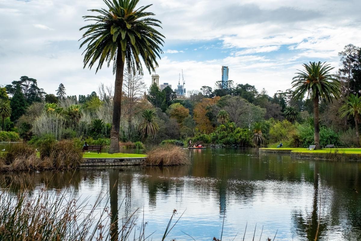 https://media-cdn.tripadvisor.com/media/attractions-content--1x-1/0b/27/56/a2.jpg