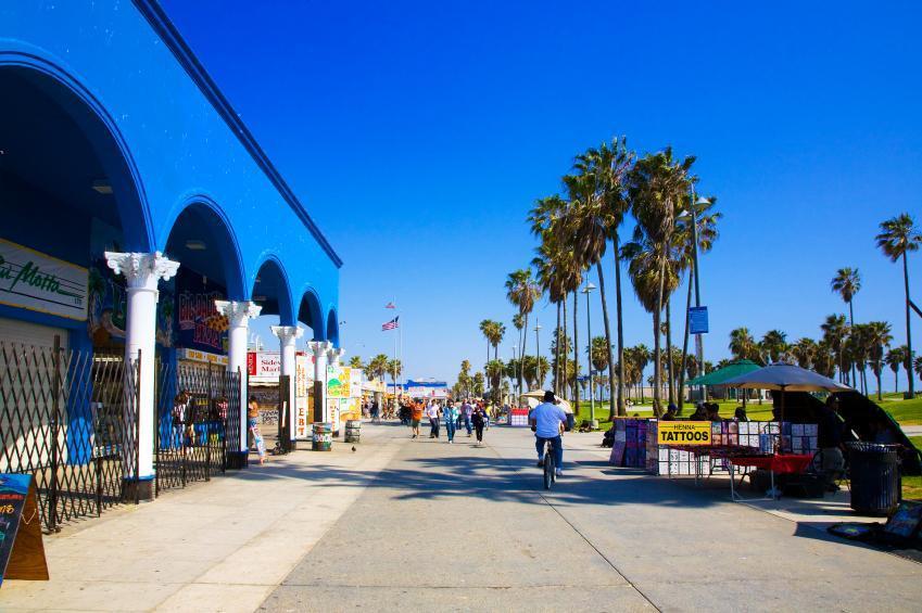 https://media-cdn.tripadvisor.com/media/attractions-content--1x-1/0b/27/59/eb.jpg
