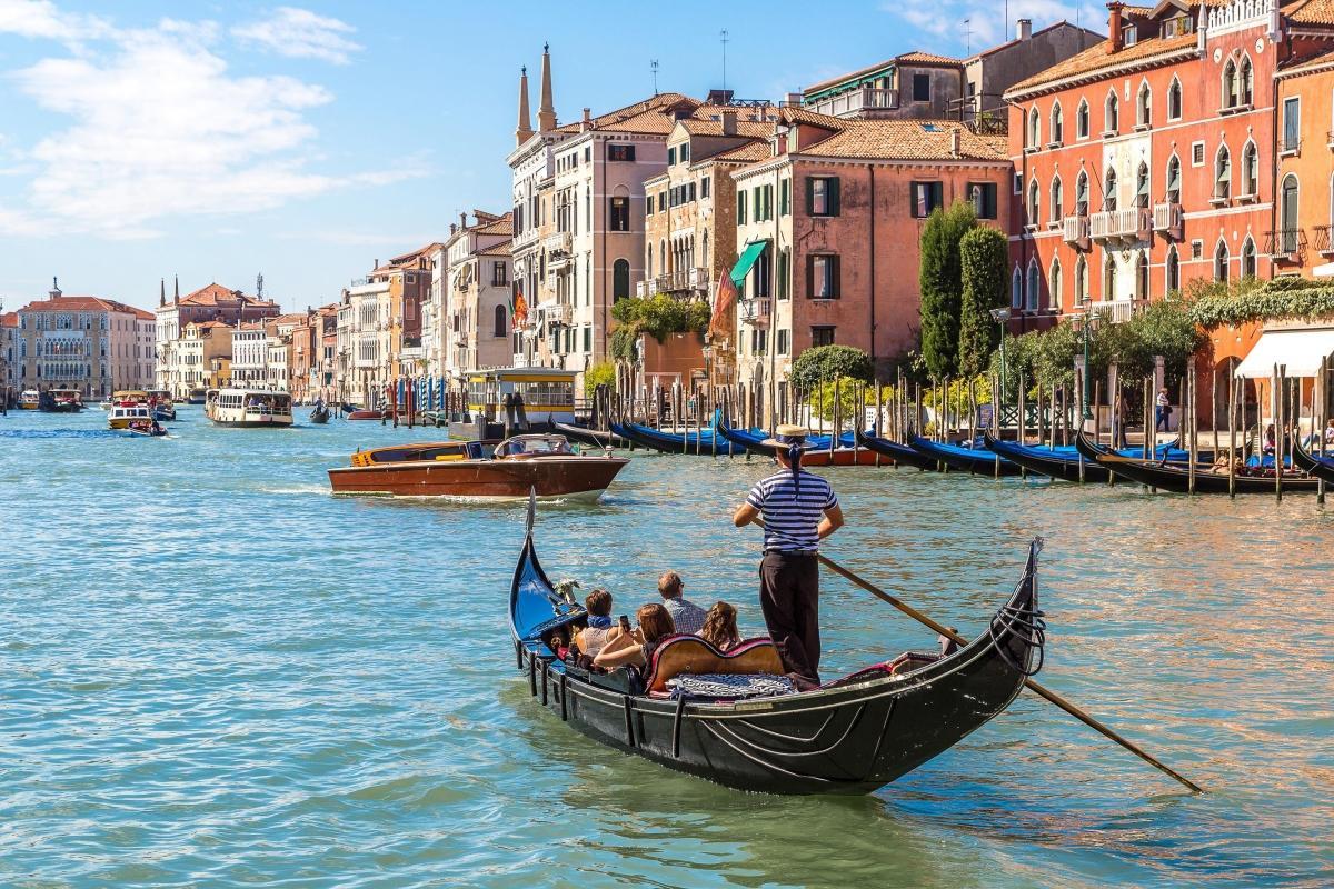https://media-cdn.tripadvisor.com/media/attractions-content--1x-1/0b/27/5b/0e.jpg
