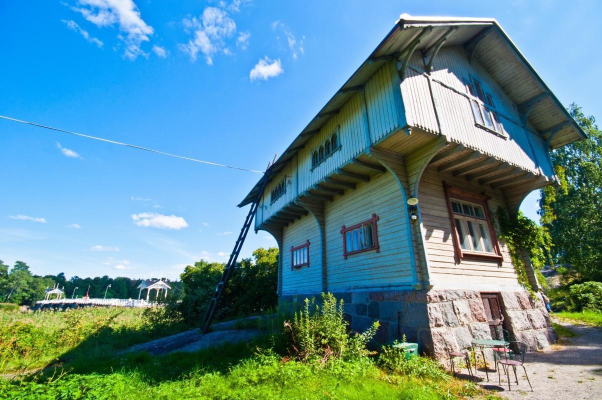 https://media-cdn.tripadvisor.com/media/attractions-content--1x-1/0b/27/66/53.jpg