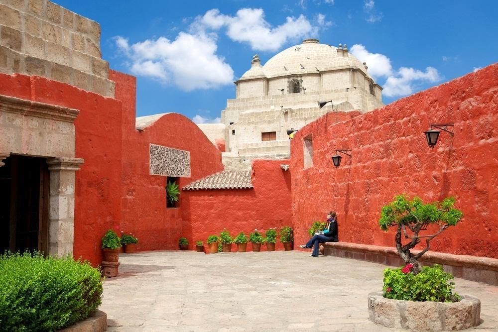 https://media-cdn.tripadvisor.com/media/attractions-content--1x-1/0b/27/76/d9.jpg
