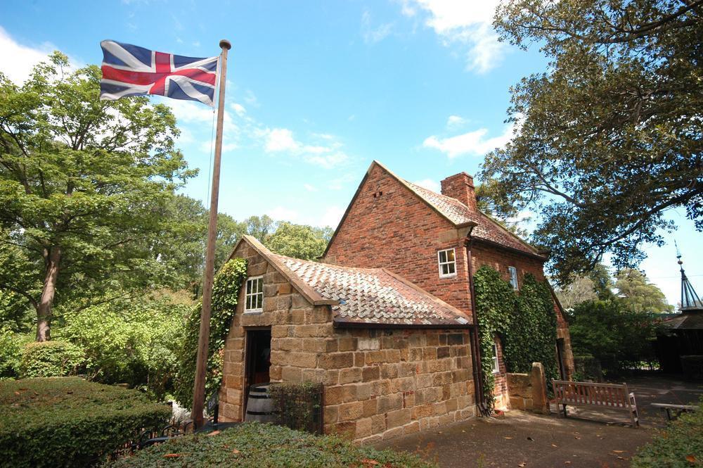 https://media-cdn.tripadvisor.com/media/attractions-content--1x-1/0b/27/80/f2.jpg