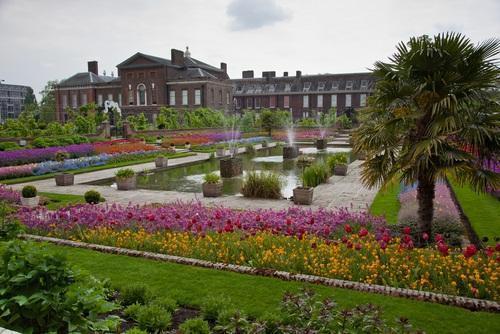 https://media-cdn.tripadvisor.com/media/attractions-content--1x-1/0b/27/83/24.jpg