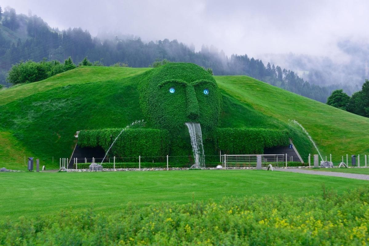 https://media-cdn.tripadvisor.com/media/attractions-content--1x-1/0b/27/83/b7.jpg