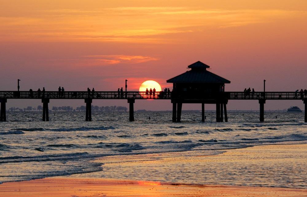 https://media-cdn.tripadvisor.com/media/attractions-content--1x-1/0b/27/83/cc.jpg