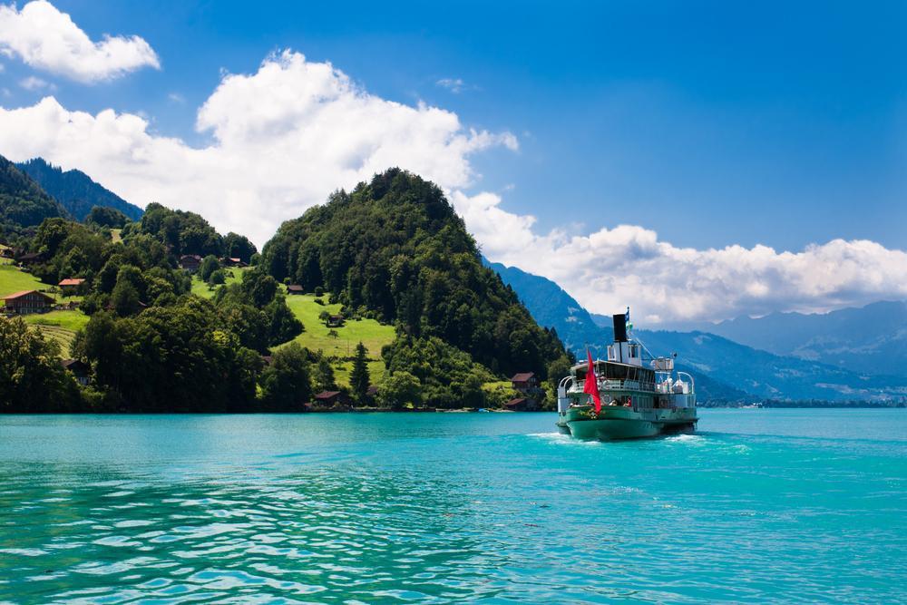 https://media-cdn.tripadvisor.com/media/attractions-content--1x-1/0b/27/84/a2.jpg