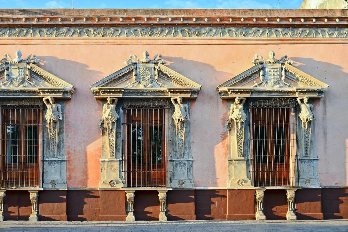 https://media-cdn.tripadvisor.com/media/attractions-content--1x-1/0b/27/87/b7.jpg