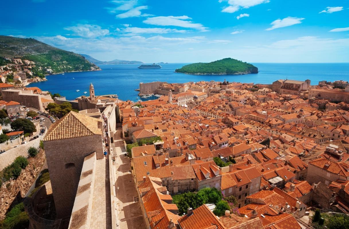 https://media-cdn.tripadvisor.com/media/attractions-content--1x-1/0b/27/a5/2b.jpg