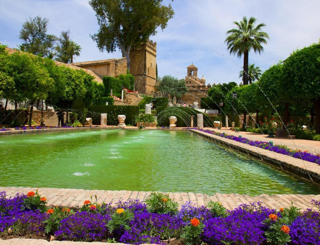 https://media-cdn.tripadvisor.com/media/attractions-content--1x-1/0b/27/a6/12.jpg
