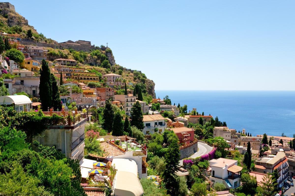 https://media-cdn.tripadvisor.com/media/attractions-content--1x-1/0b/27/a8/23.jpg