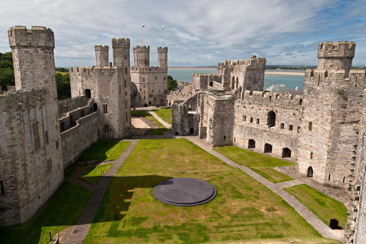 https://media-cdn.tripadvisor.com/media/attractions-content--1x-1/0b/27/ab/40.jpg