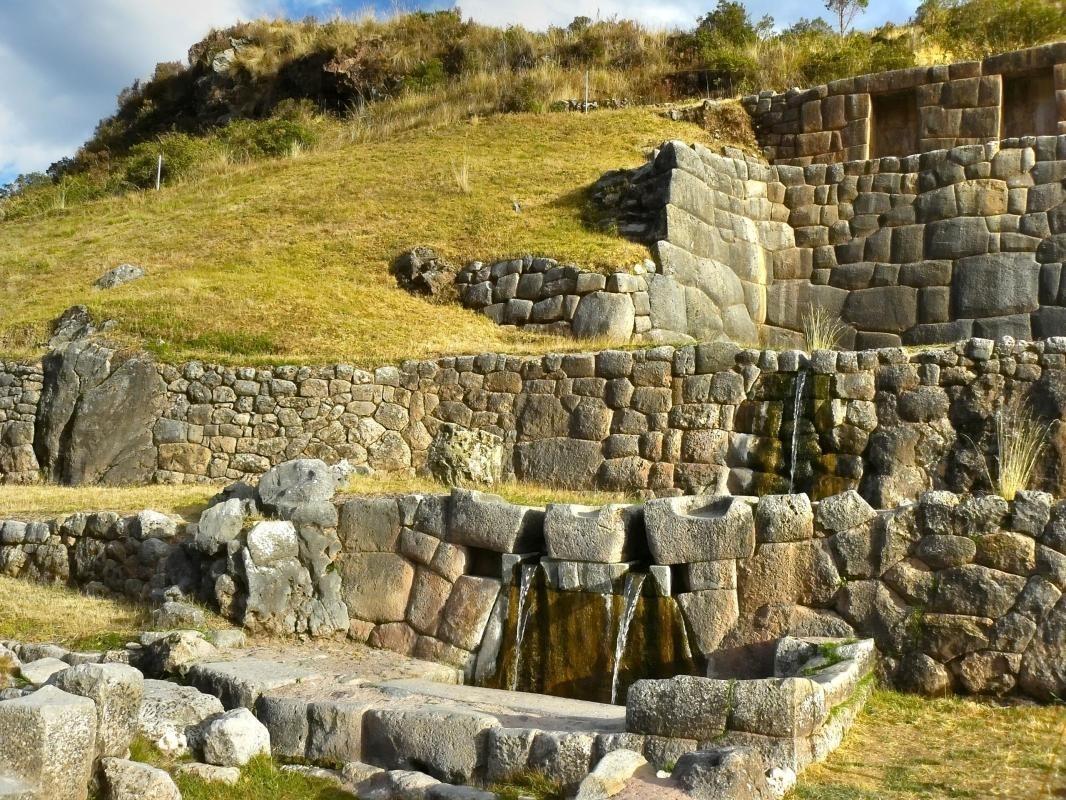 https://media-cdn.tripadvisor.com/media/attractions-content--1x-1/0b/27/ab/46.jpg
