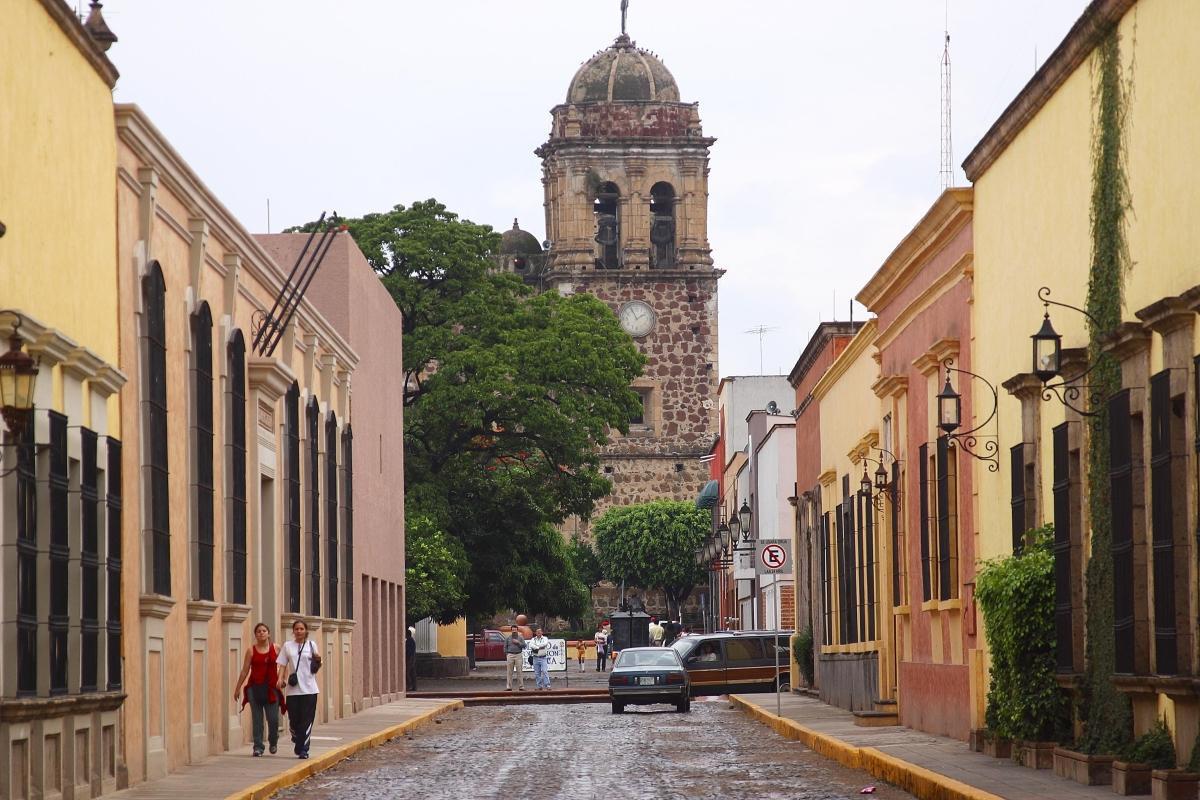 https://media-cdn.tripadvisor.com/media/attractions-content--1x-1/0b/2c/ef/59.jpg