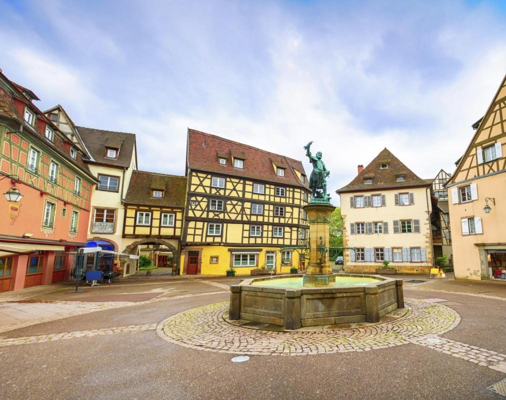 https://media-cdn.tripadvisor.com/media/attractions-content--1x-1/0b/2c/f1/18.jpg