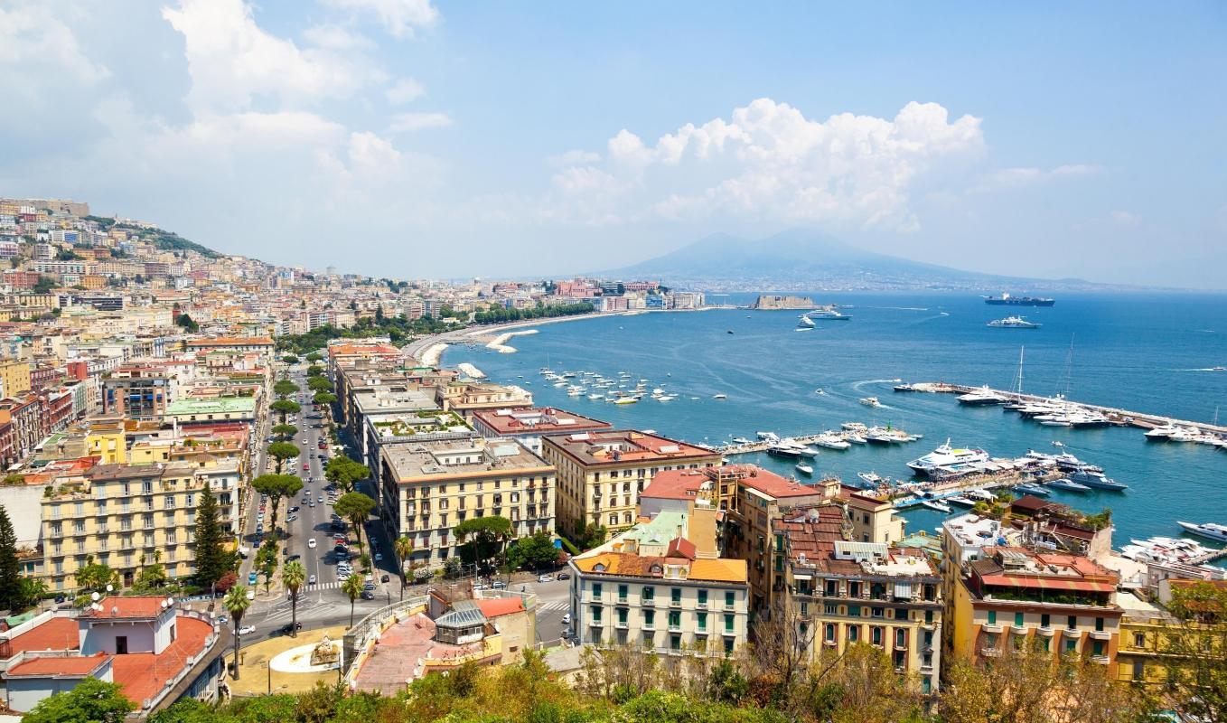https://media-cdn.tripadvisor.com/media/attractions-content--1x-1/0b/2c/f1/2a.jpg