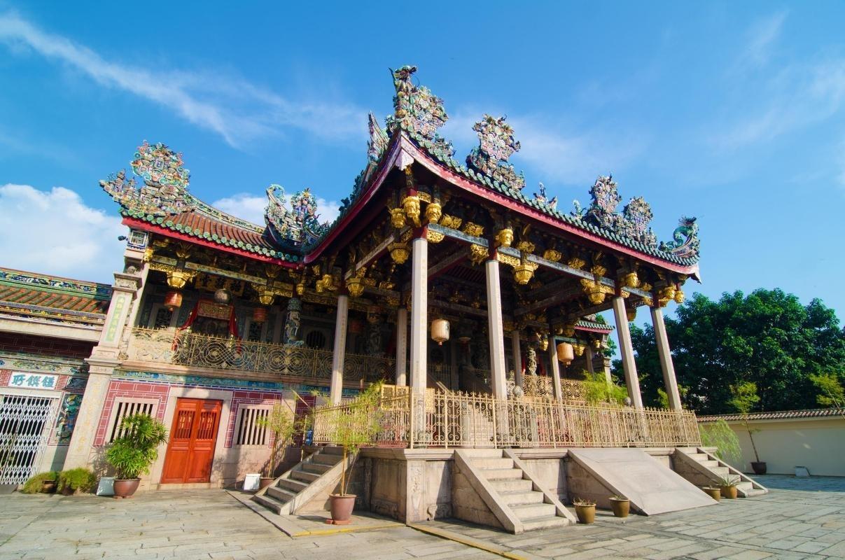 https://media-cdn.tripadvisor.com/media/attractions-content--1x-1/0b/2c/f1/d0.jpg