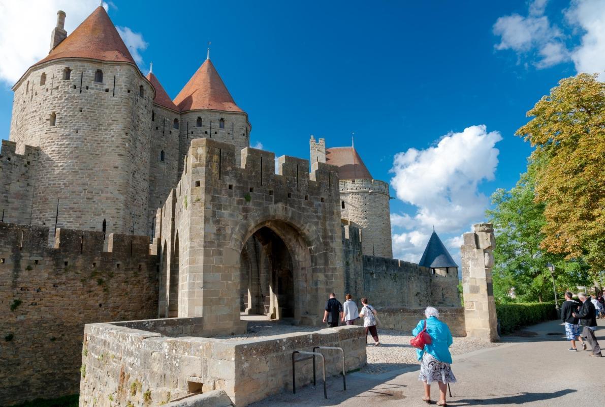 https://media-cdn.tripadvisor.com/media/attractions-content--1x-1/0b/2c/f6/e5.jpg