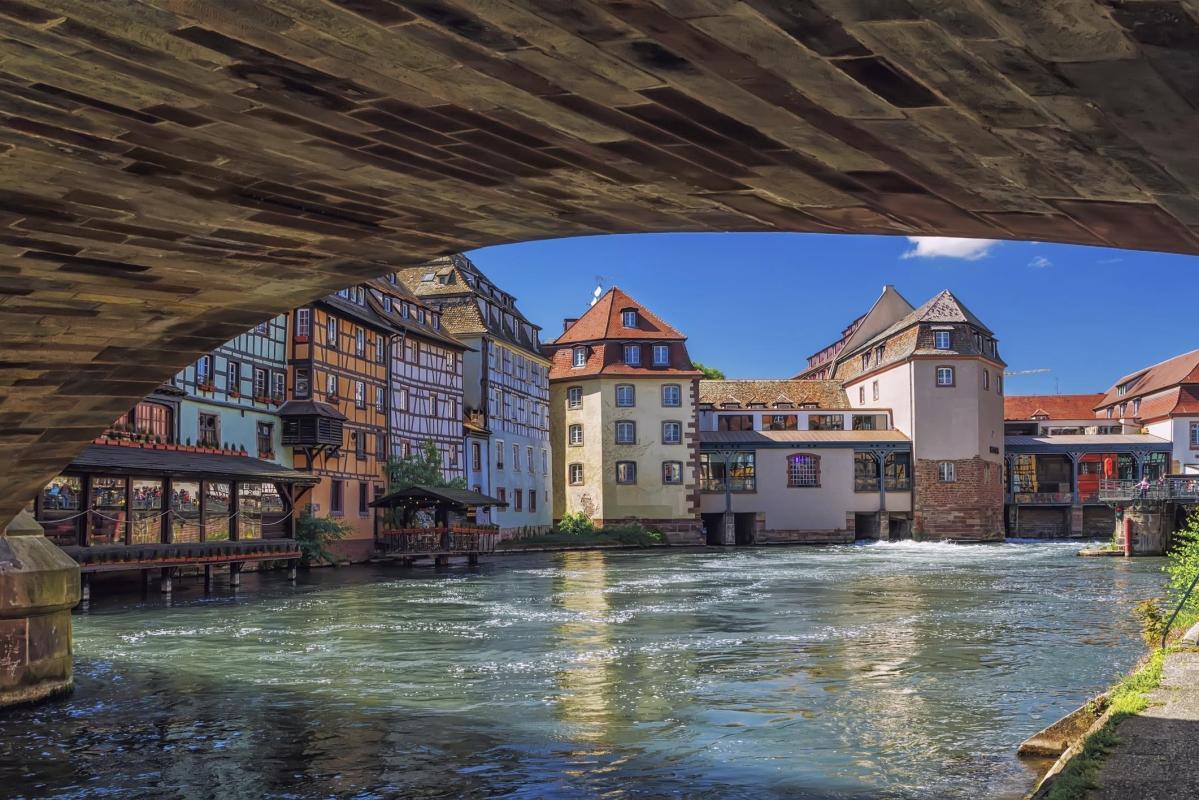 https://media-cdn.tripadvisor.com/media/attractions-content--1x-1/0b/2c/f9/06.jpg