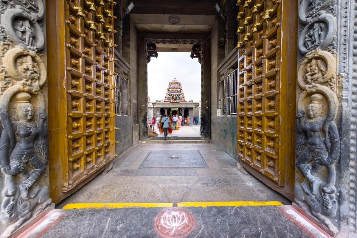 https://media-cdn.tripadvisor.com/media/attractions-content--1x-1/0b/2c/fe/ca.jpg