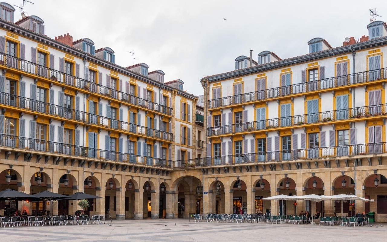 https://media-cdn.tripadvisor.com/media/attractions-content--1x-1/0b/2d/00/e5.jpg