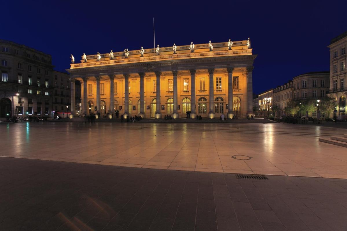 https://media-cdn.tripadvisor.com/media/attractions-content--1x-1/0b/2d/06/52.jpg