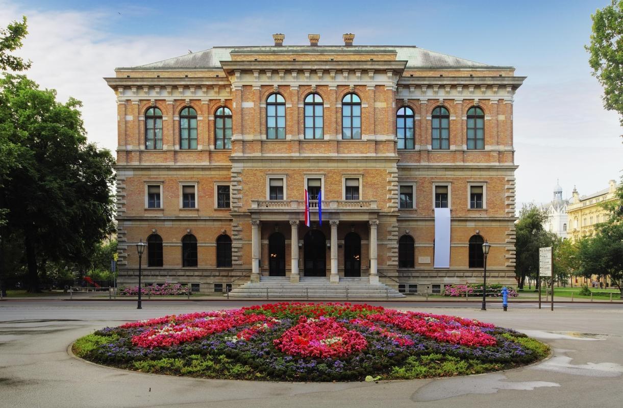 https://media-cdn.tripadvisor.com/media/attractions-content--1x-1/0b/39/7d/4d.jpg