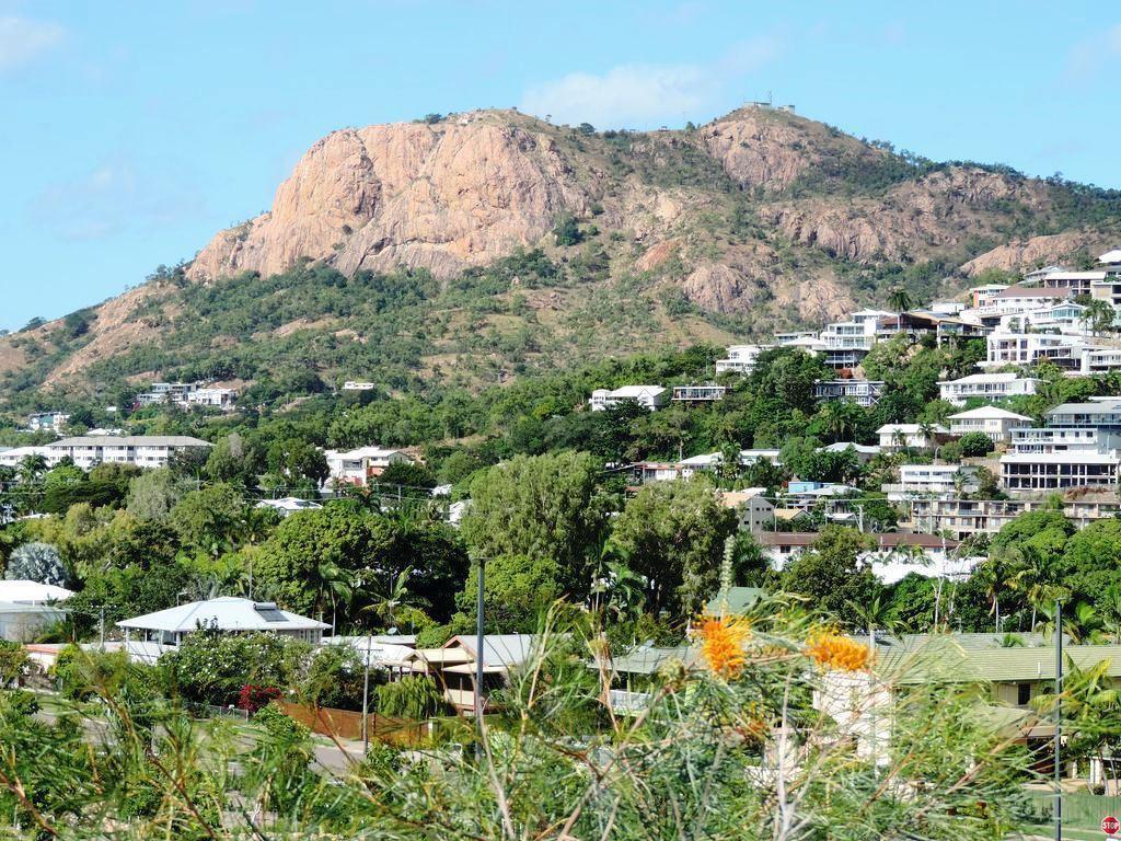https://media-cdn.tripadvisor.com/media/attractions-content--1x-1/0b/39/7e/e6.jpg