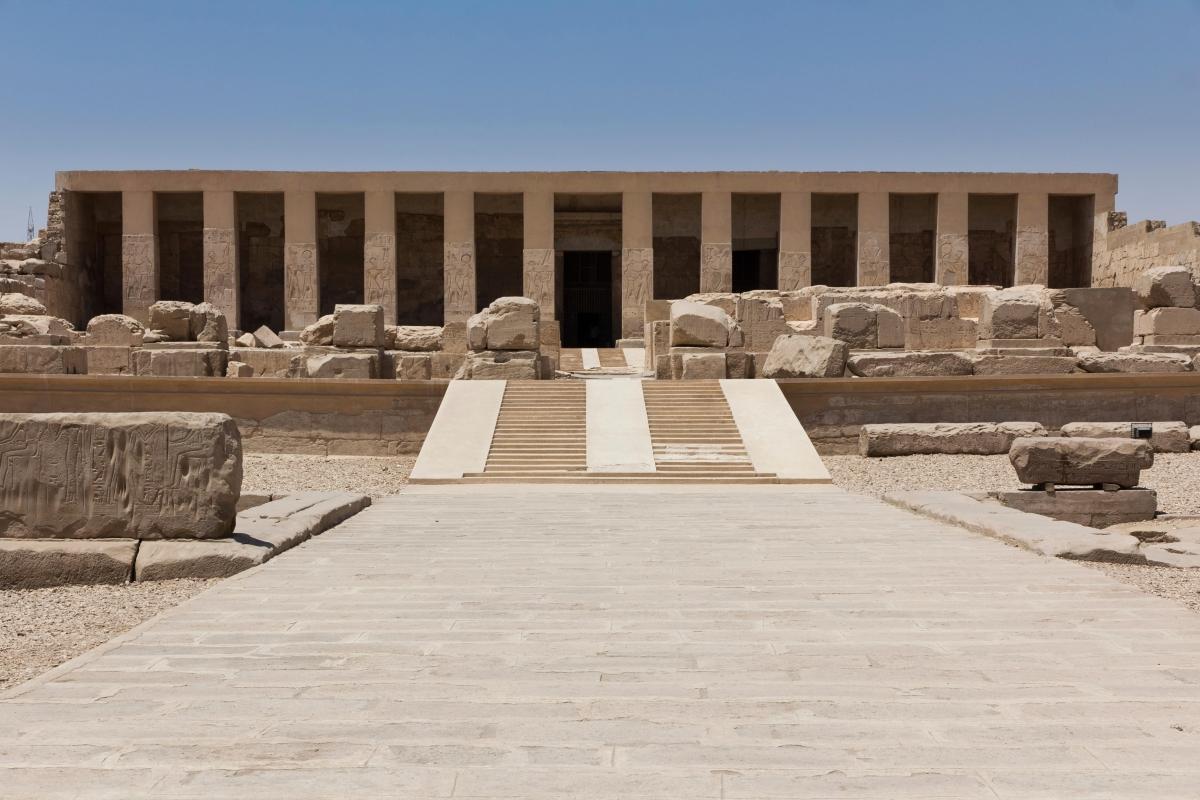 https://media-cdn.tripadvisor.com/media/attractions-content--1x-1/0b/39/82/70.jpg