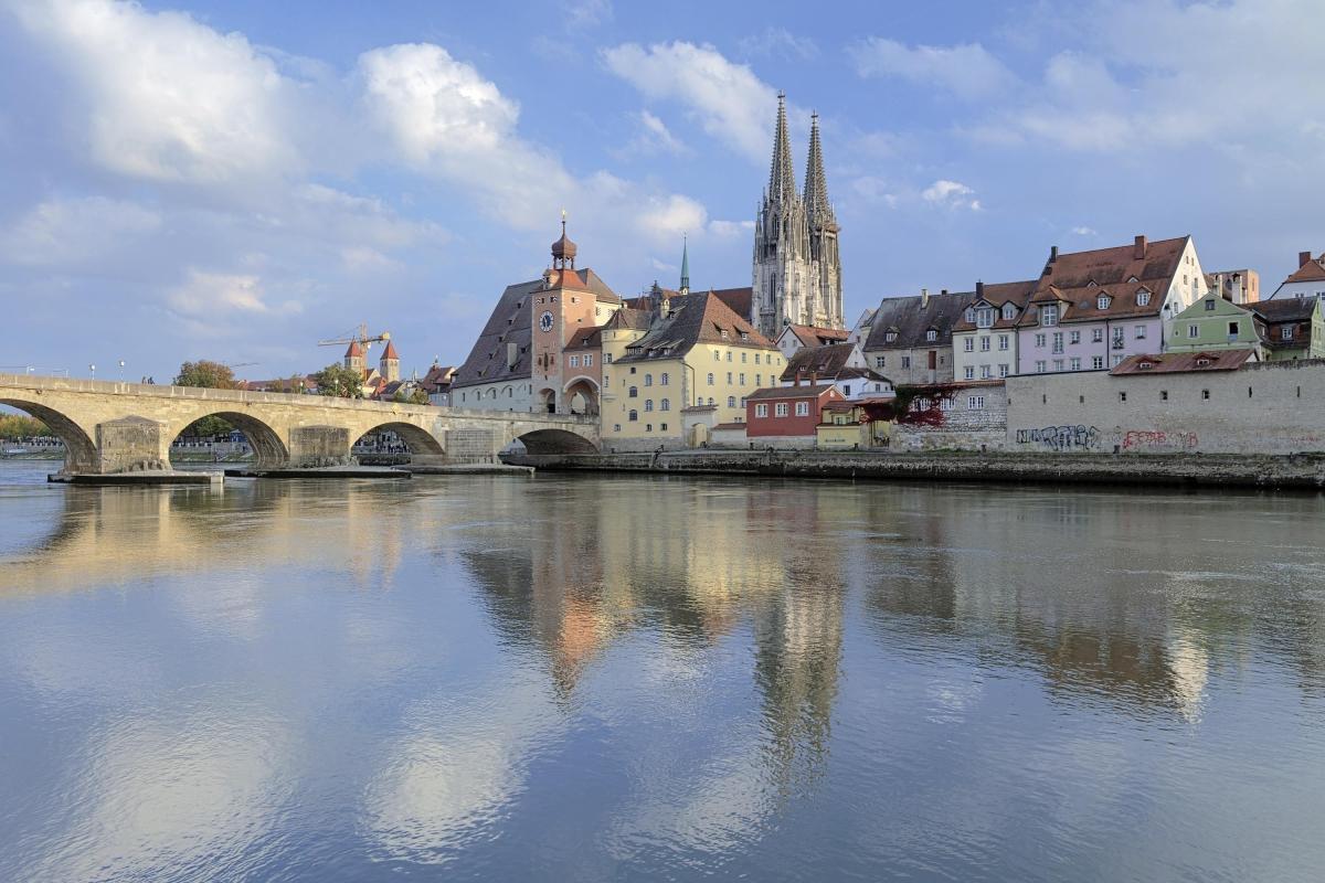 https://media-cdn.tripadvisor.com/media/attractions-content--1x-1/0b/39/91/05.jpg