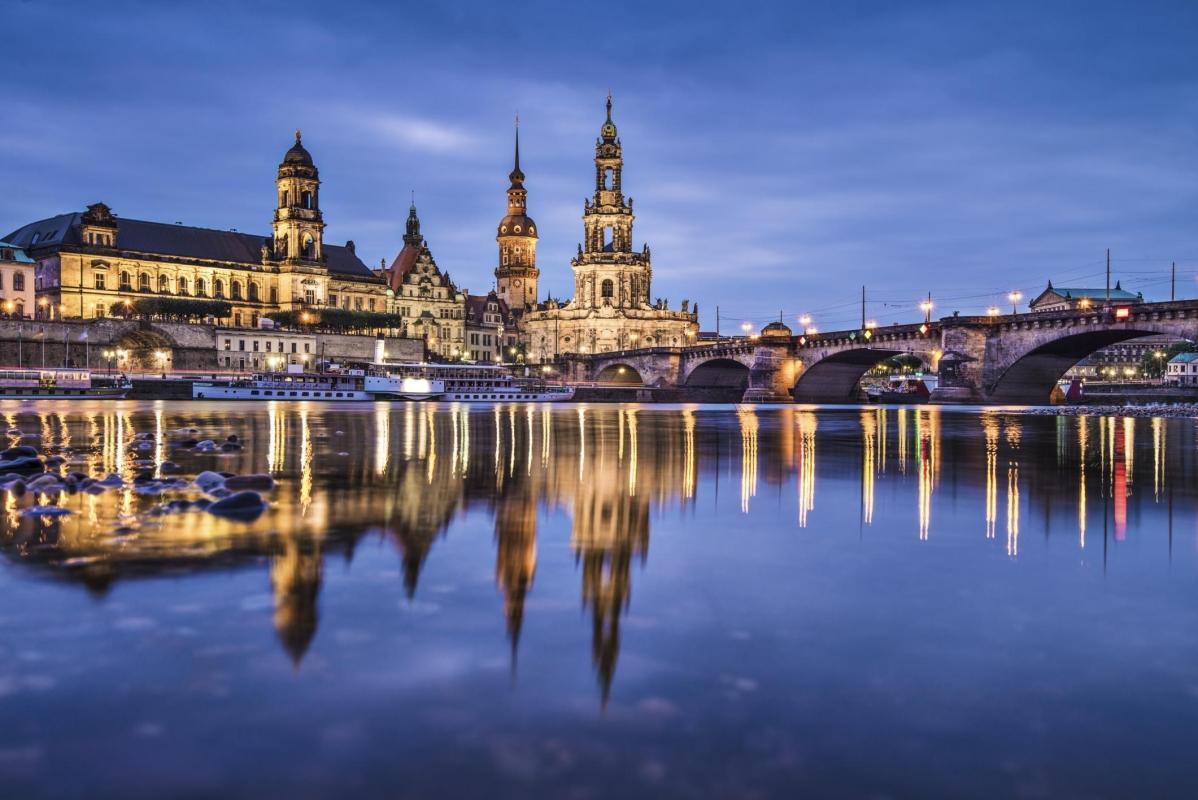 https://media-cdn.tripadvisor.com/media/attractions-content--1x-1/0b/39/91/40.jpg