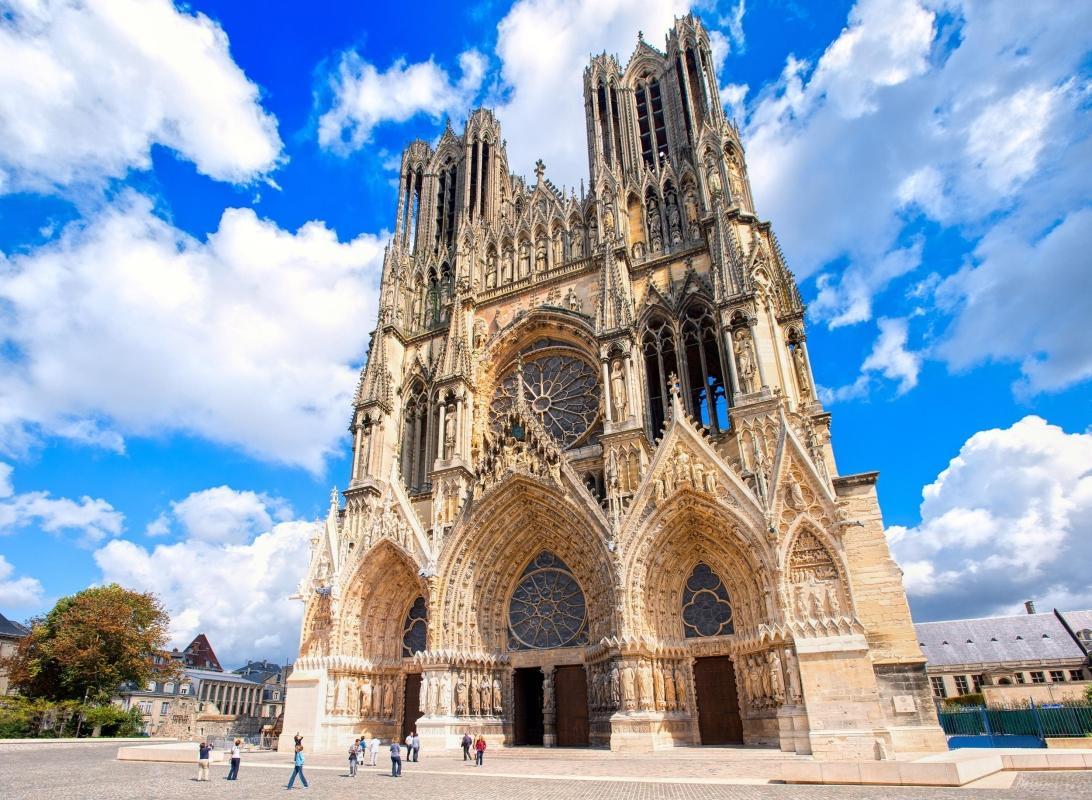 https://media-cdn.tripadvisor.com/media/attractions-content--1x-1/0b/39/94/21.jpg