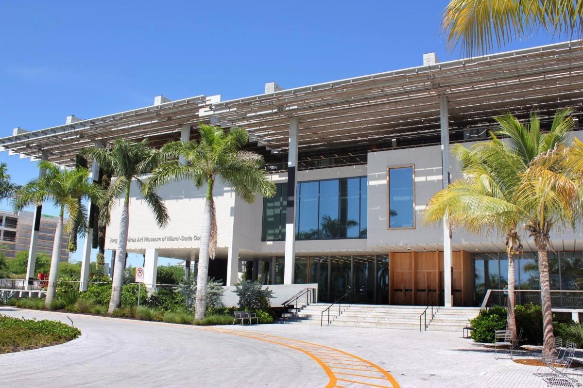 https://media-cdn.tripadvisor.com/media/attractions-content--1x-1/0b/39/94/3c.jpg