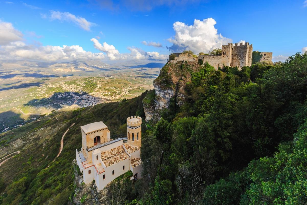 https://media-cdn.tripadvisor.com/media/attractions-content--1x-1/0b/39/95/d9.jpg