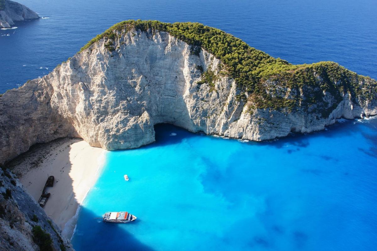 https://media-cdn.tripadvisor.com/media/attractions-content--1x-1/0b/39/98/17.jpg