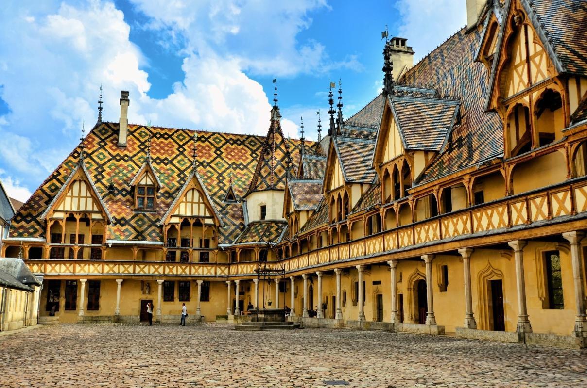 https://media-cdn.tripadvisor.com/media/attractions-content--1x-1/0b/39/98/2b.jpg