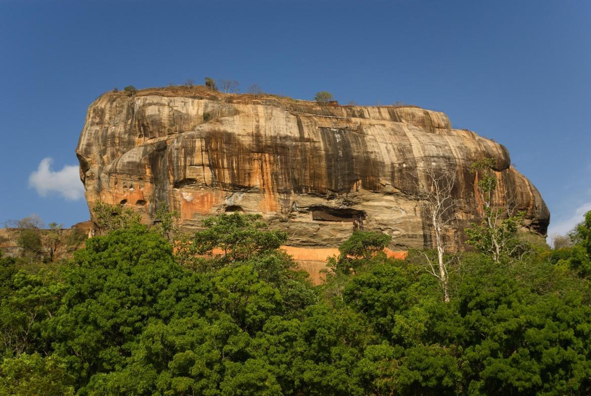https://media-cdn.tripadvisor.com/media/attractions-content--1x-1/0b/39/98/75.jpg