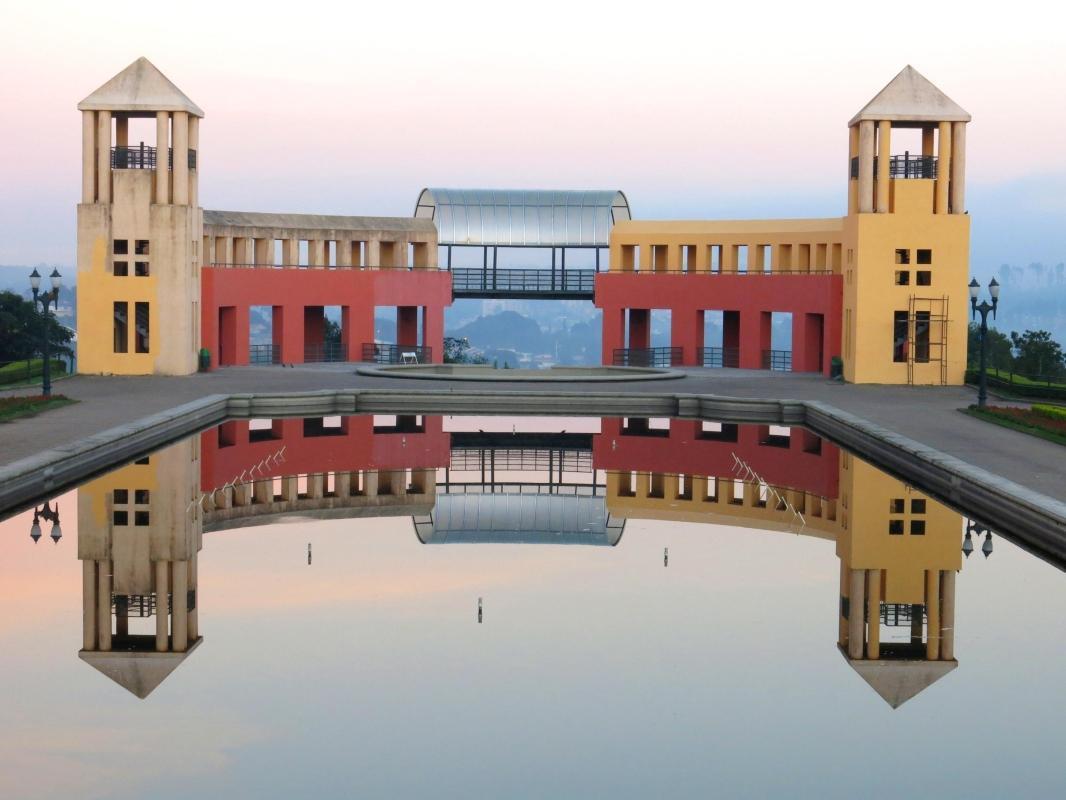 https://media-cdn.tripadvisor.com/media/attractions-content--1x-1/0b/39/99/89.jpg