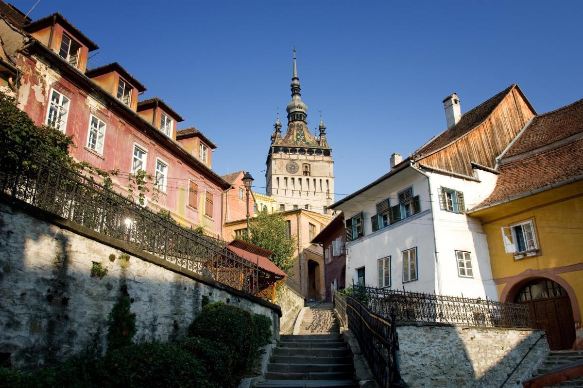 https://media-cdn.tripadvisor.com/media/attractions-content--1x-1/0b/39/9a/91.jpg