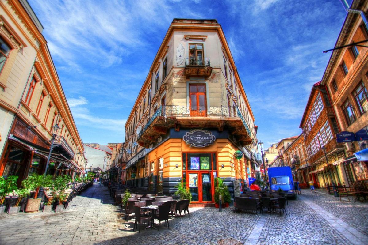https://media-cdn.tripadvisor.com/media/attractions-content--1x-1/0b/39/9c/d8.jpg