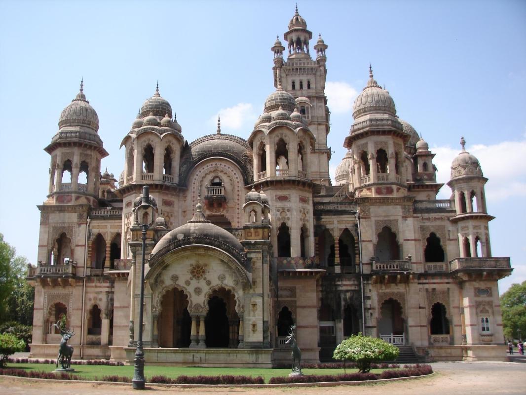 https://media-cdn.tripadvisor.com/media/attractions-content--1x-1/0b/39/9e/be.jpg