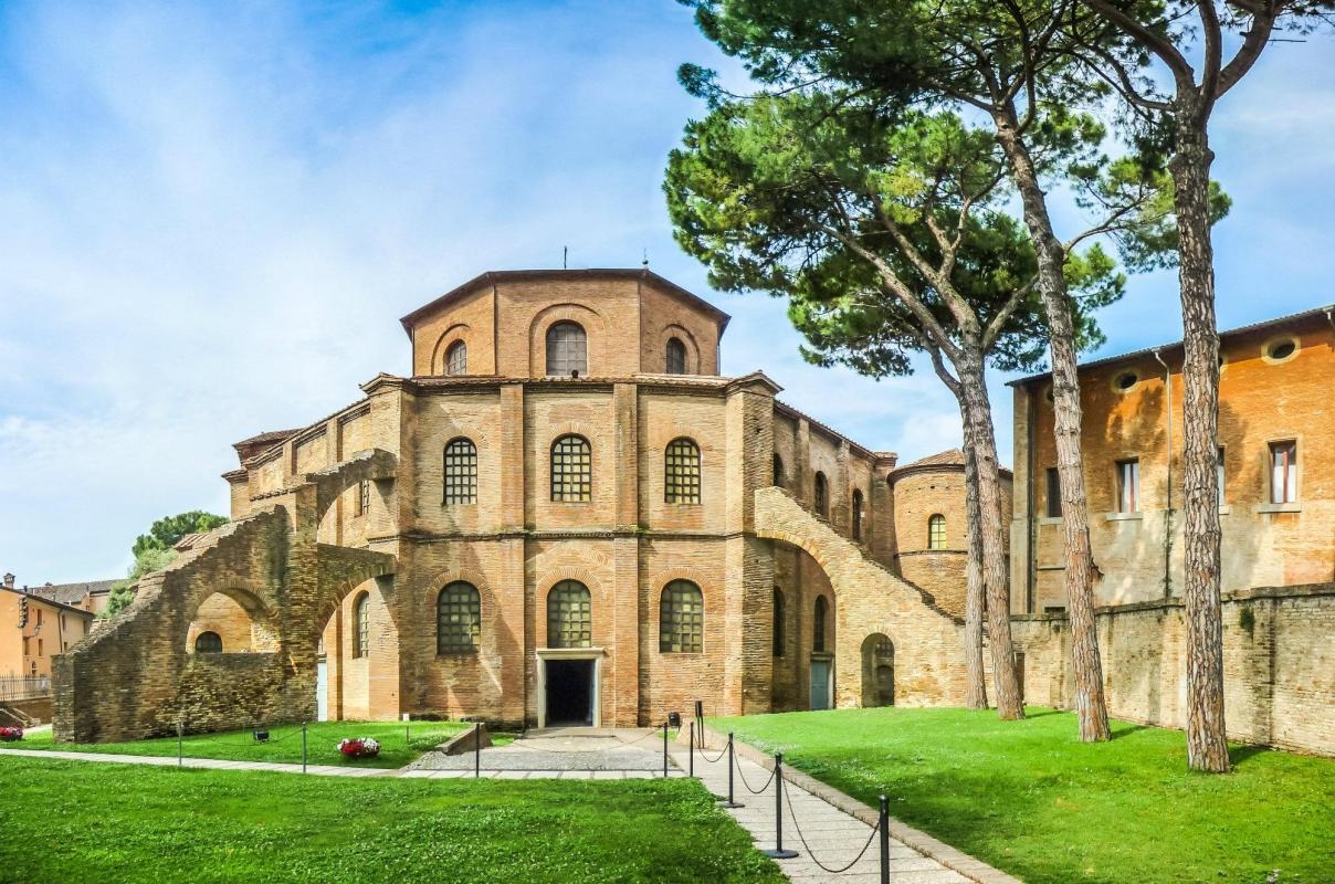https://media-cdn.tripadvisor.com/media/attractions-content--1x-1/0b/39/a1/1f.jpg