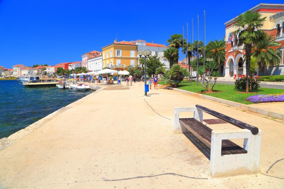 https://media-cdn.tripadvisor.com/media/attractions-content--1x-1/0b/39/a1/e8.jpg