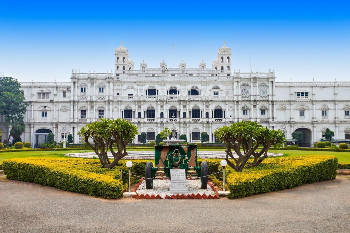 https://media-cdn.tripadvisor.com/media/attractions-content--1x-1/0b/39/a2/f2.jpg