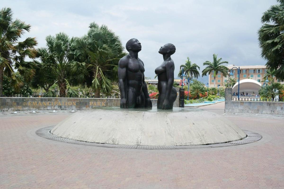 https://media-cdn.tripadvisor.com/media/attractions-content--1x-1/0b/39/a3/9e.jpg
