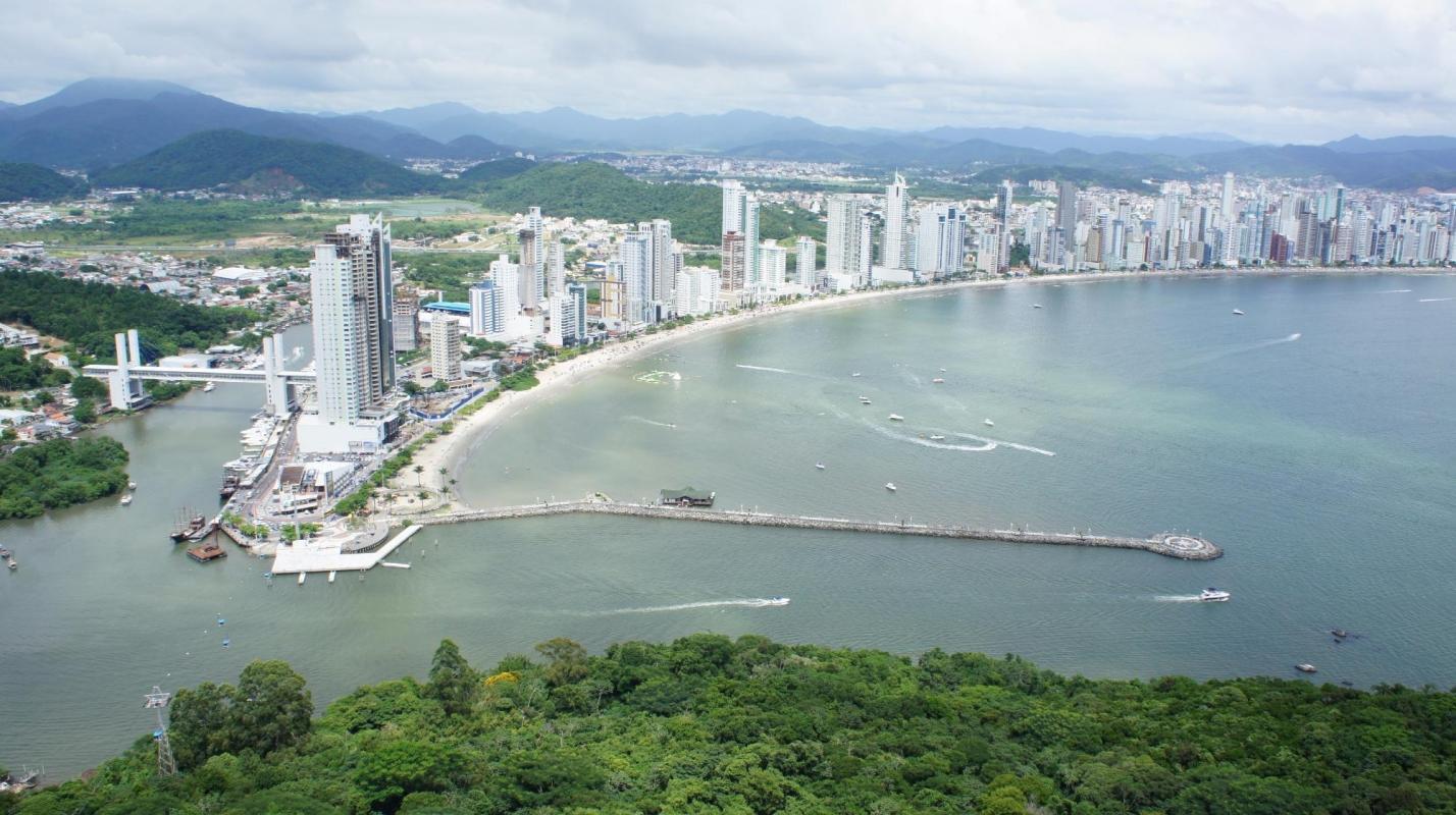 https://media-cdn.tripadvisor.com/media/attractions-content--1x-1/0b/39/a5/74.jpg