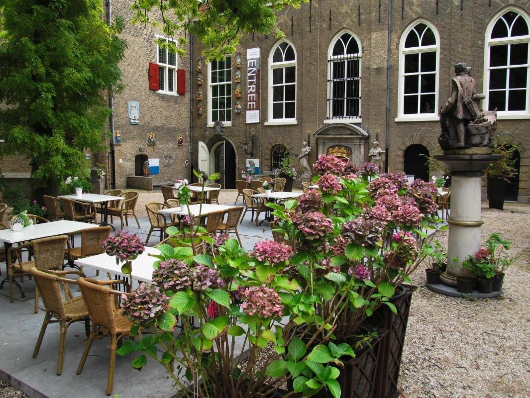 https://media-cdn.tripadvisor.com/media/attractions-content--1x-1/0b/39/a5/b3.jpg