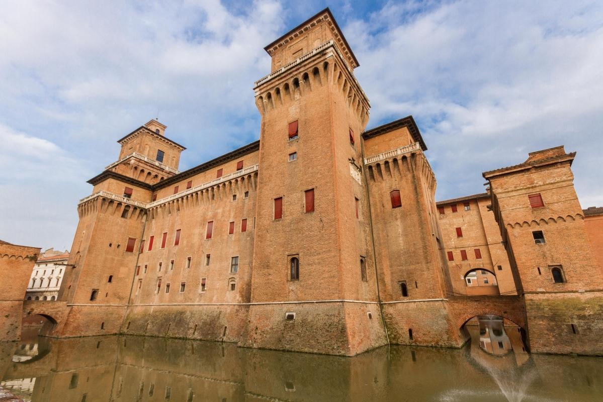 https://media-cdn.tripadvisor.com/media/attractions-content--1x-1/0b/39/a5/bc.jpg