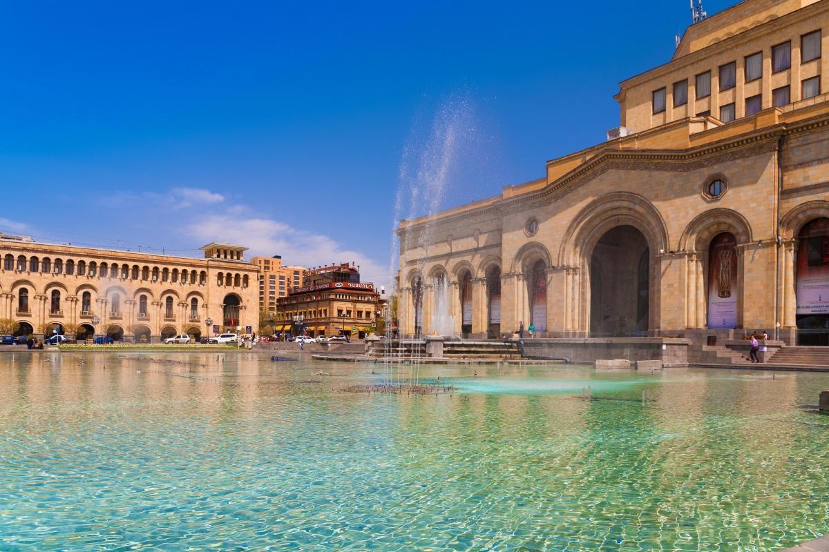 https://media-cdn.tripadvisor.com/media/attractions-content--1x-1/0b/39/ac/14.jpg
